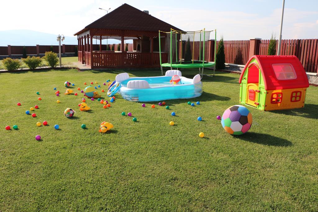 Sanderson Apartments Csíkszereda Szoba fotó
