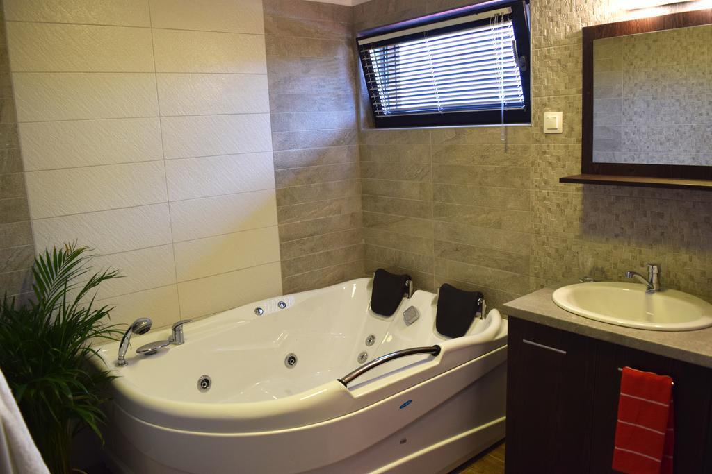 Sanderson Apartments Csíkszereda Kültér fotó