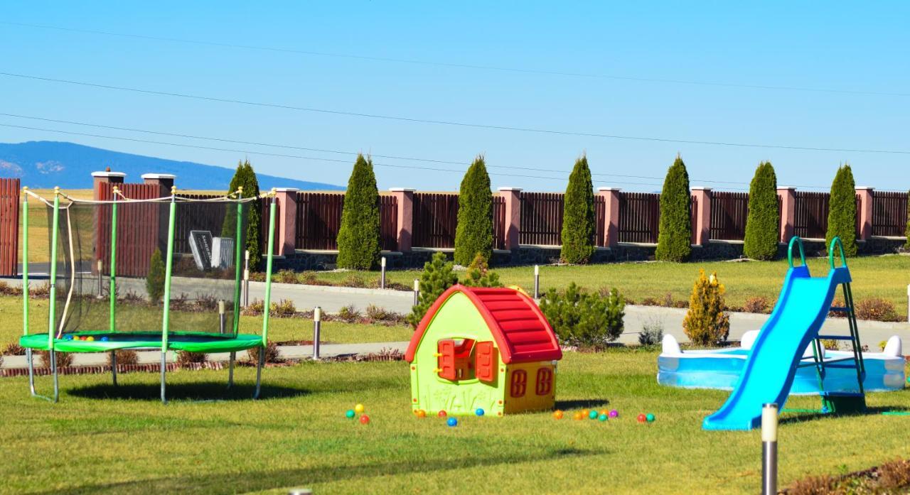 Sanderson Apartments Csíkszereda Kültér fotó